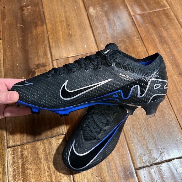 Nike soccer cleats size 6 men’s